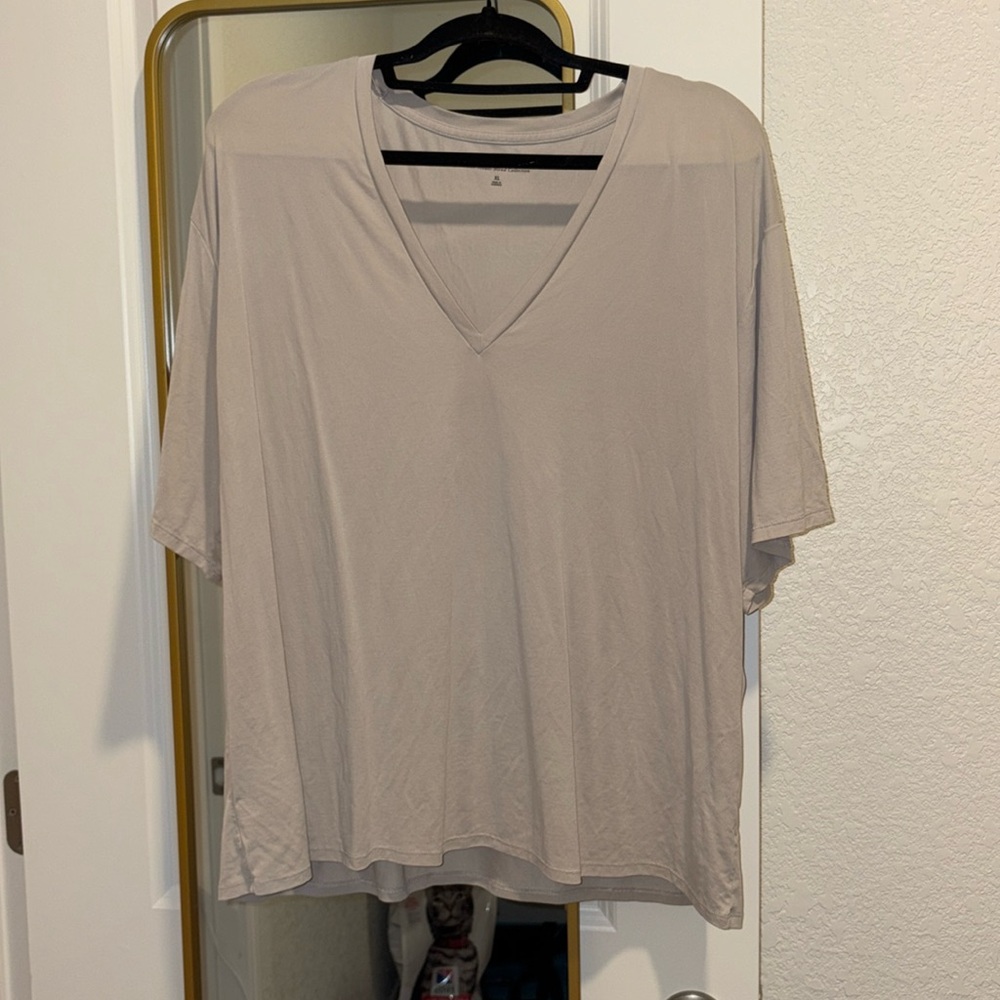 Abercrombie & Fitch V-Neck Tee XL